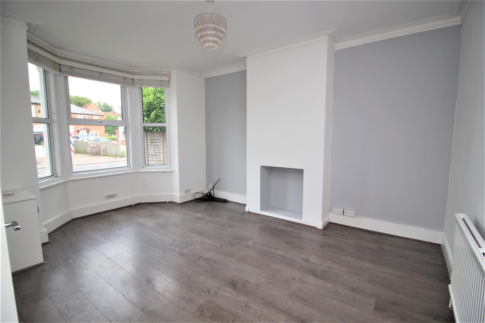 3 bed property in Reading Road, Pangbourne